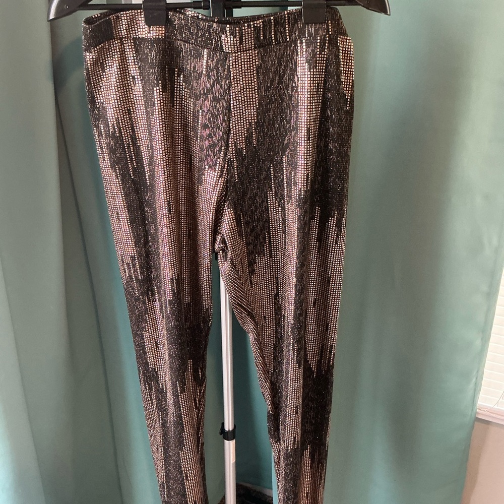 NWOT Ladies stretchy plus size 1X Pull on Statement leggings in Gold & Black